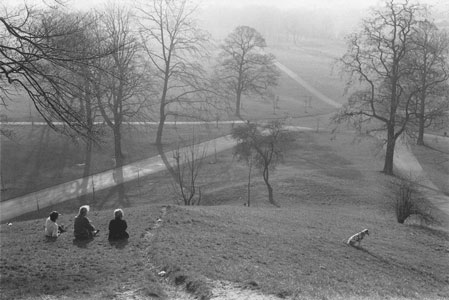 Photo of seated figures in Greenwich Park
